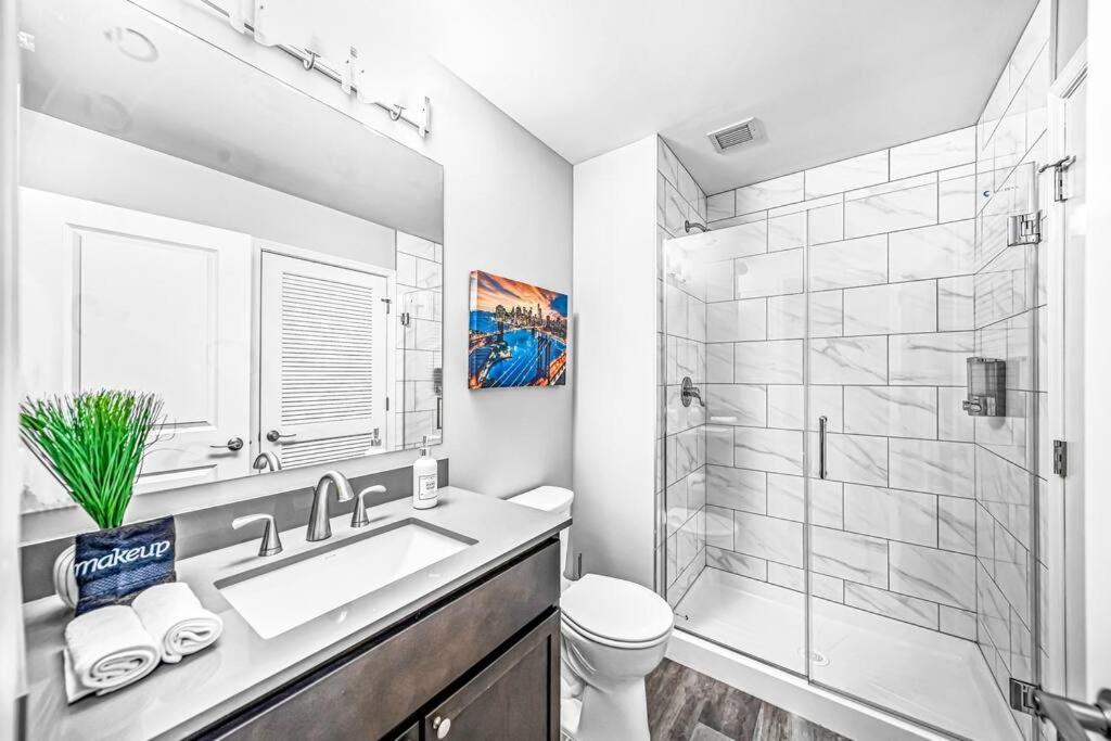 2Br Unit In The Heart Of Dt With View Of Playhouse Square, Pool & Gym Access- 305 Apartment Кливланд Екстериор снимка