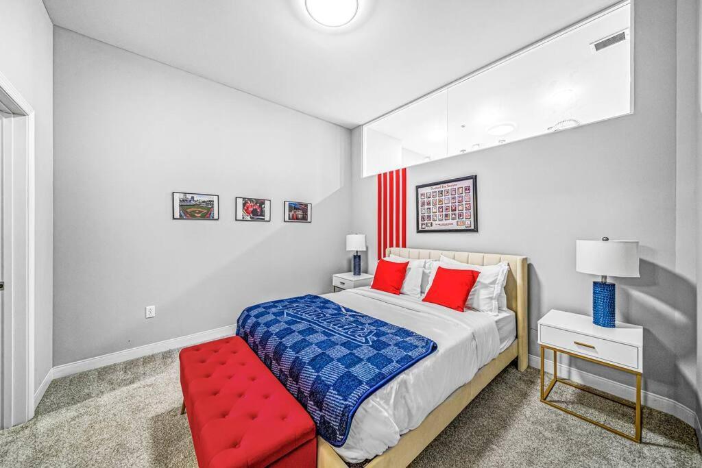 2Br Unit In The Heart Of Dt With View Of Playhouse Square, Pool & Gym Access- 305 Apartment Кливланд Екстериор снимка
