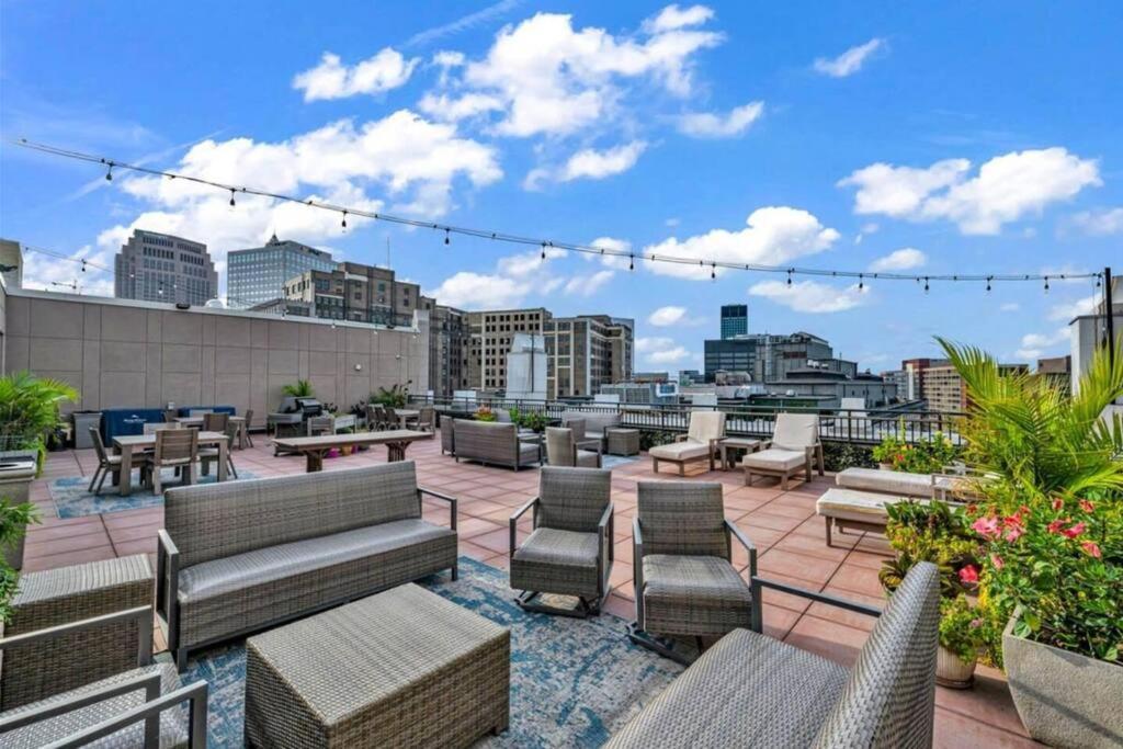 2Br Unit In The Heart Of Dt With View Of Playhouse Square, Pool & Gym Access- 305 Apartment Кливланд Екстериор снимка