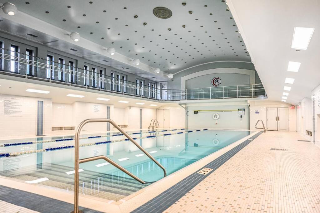 2Br Unit In The Heart Of Dt With View Of Playhouse Square, Pool & Gym Access- 305 Apartment Кливланд Екстериор снимка