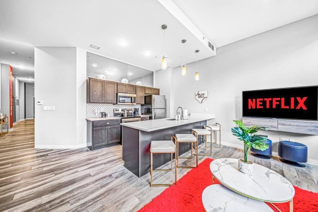 2Br Unit In The Heart Of Dt With View Of Playhouse Square, Pool & Gym Access- 305 Apartment Кливланд Екстериор снимка