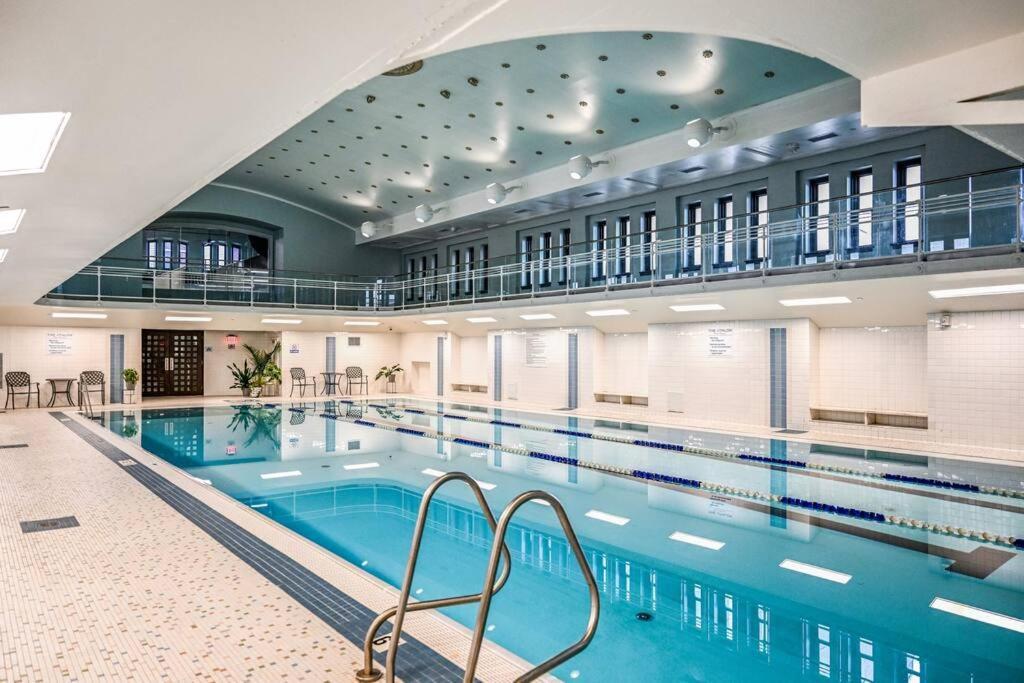 2Br Unit In The Heart Of Dt With View Of Playhouse Square, Pool & Gym Access- 305 Apartment Кливланд Екстериор снимка