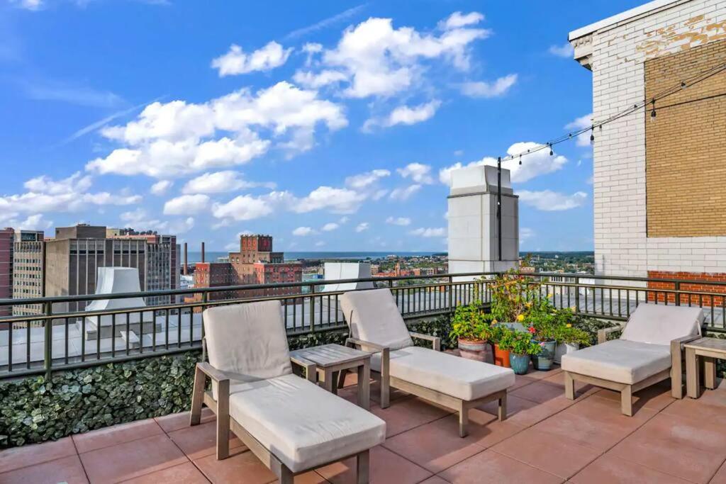 2Br Unit In The Heart Of Dt With View Of Playhouse Square, Pool & Gym Access- 305 Apartment Кливланд Екстериор снимка