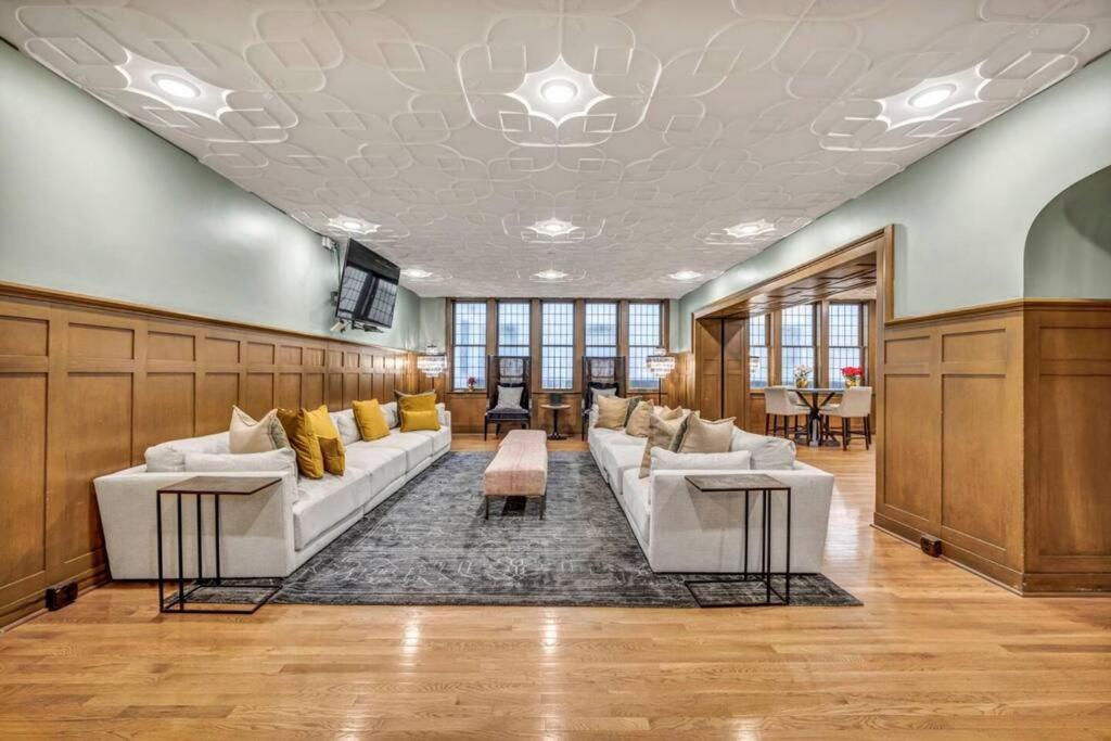 2Br Unit In The Heart Of Dt With View Of Playhouse Square, Pool & Gym Access- 305 Apartment Кливланд Екстериор снимка