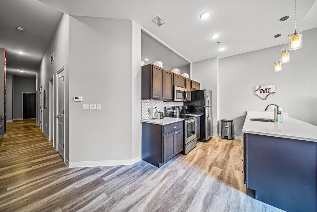 2Br Unit In The Heart Of Dt With View Of Playhouse Square, Pool & Gym Access- 305 Apartment Кливланд Екстериор снимка