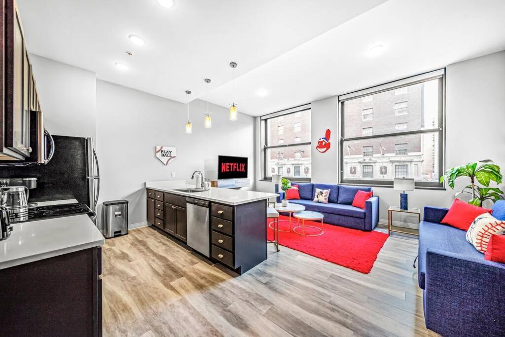 2Br Unit In The Heart Of Dt With View Of Playhouse Square, Pool & Gym Access- 305 Apartment Кливланд Екстериор снимка