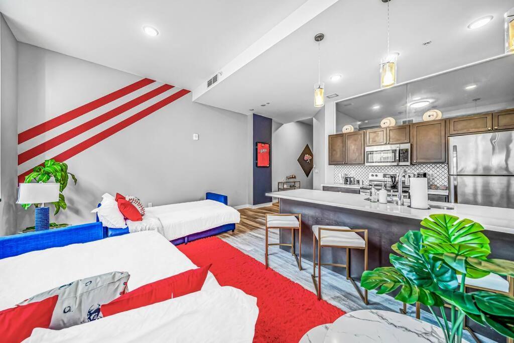 2Br Unit In The Heart Of Dt With View Of Playhouse Square, Pool & Gym Access- 305 Apartment Кливланд Екстериор снимка