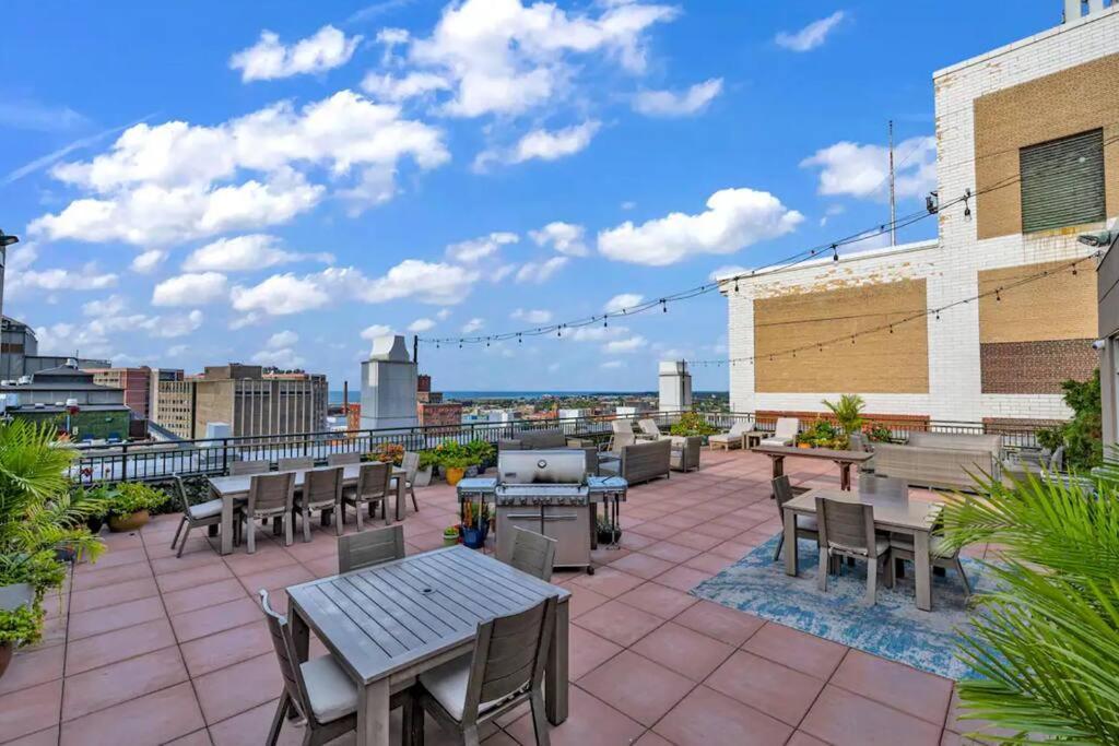 2Br Unit In The Heart Of Dt With View Of Playhouse Square, Pool & Gym Access- 305 Apartment Кливланд Екстериор снимка